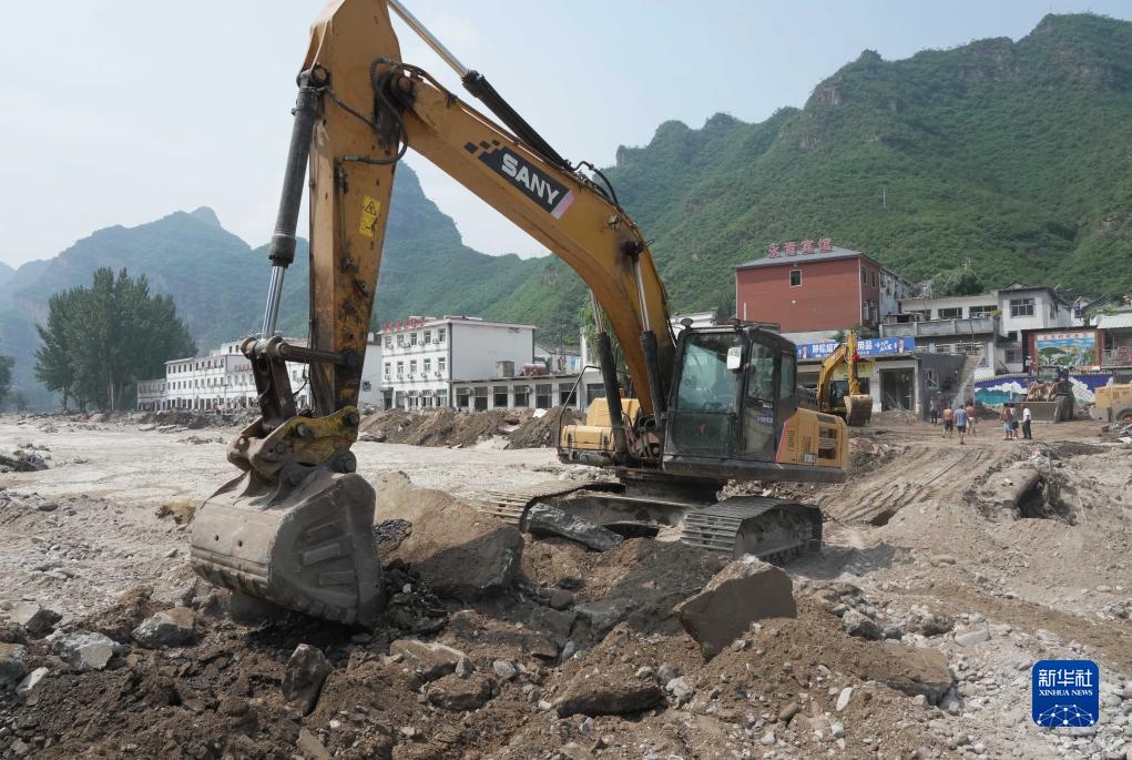 河北涞水：部分因灾阻断道路达到基本通行条件