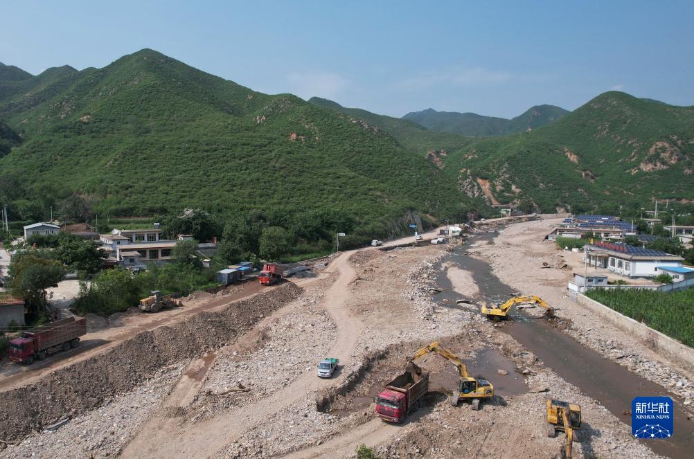 河北涞水：部分因灾阻断道路达到基本通行条件