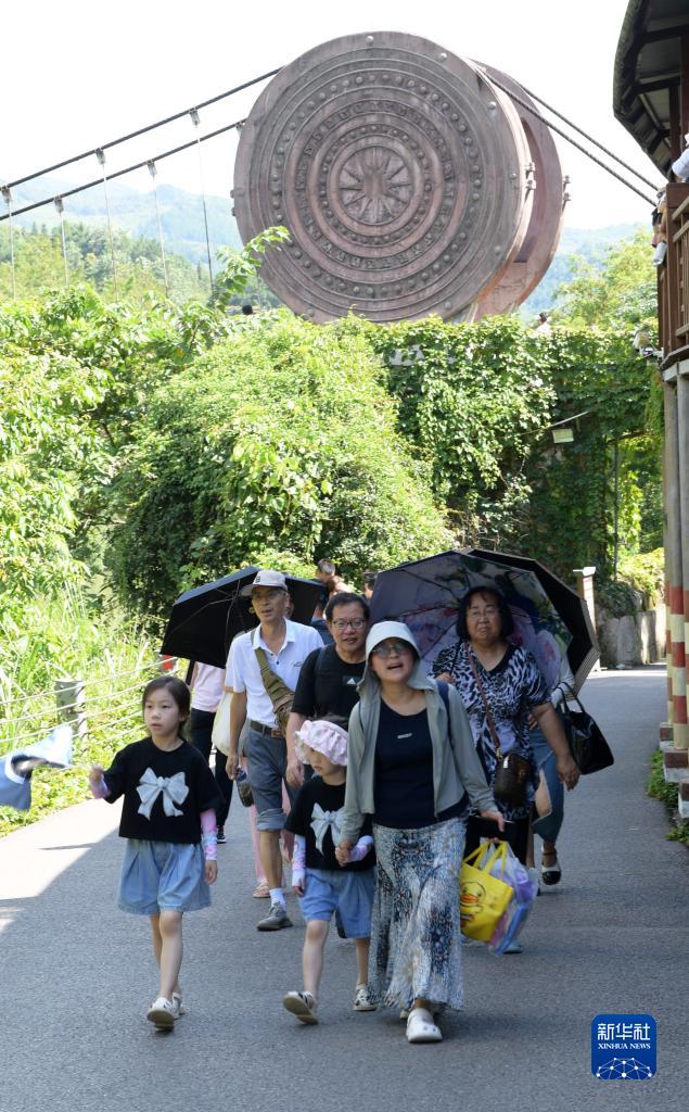 贵州荔波：旅游新业态赶上高铁新时代
