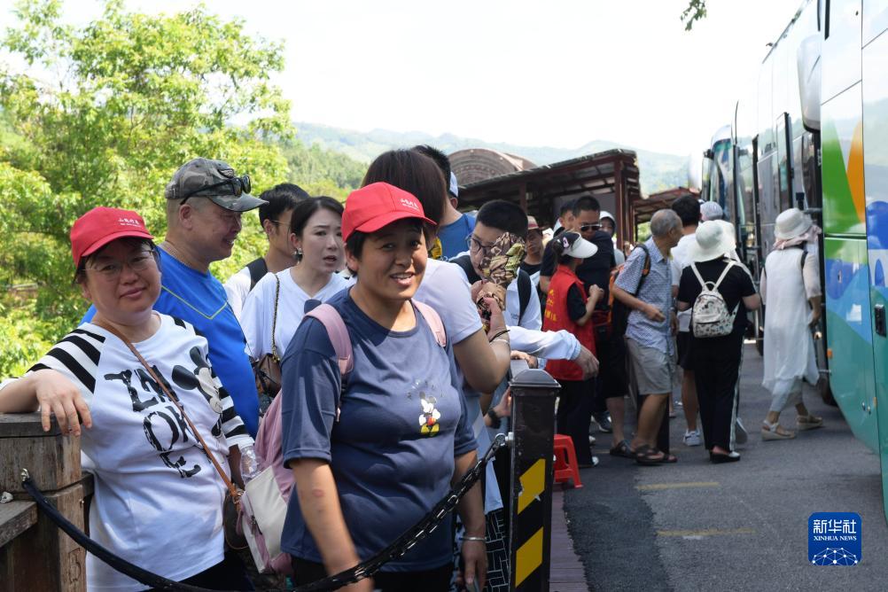 贵州荔波：旅游新业态赶上高铁新时代