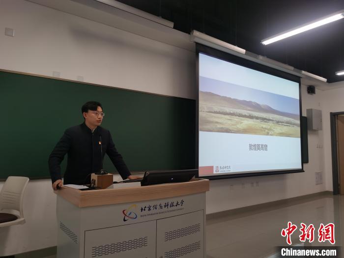 “90后”在酒泉：结合诗词创意讲解，拉近游客与壁画的距离