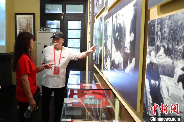 两岸抗战老兵后代共聚山城：访先辈足迹 谋两岸发展