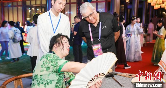 (杭州亚运会)品美食赏宋韵 杭州德寿宫迎中外宾朋共庆中秋佳节