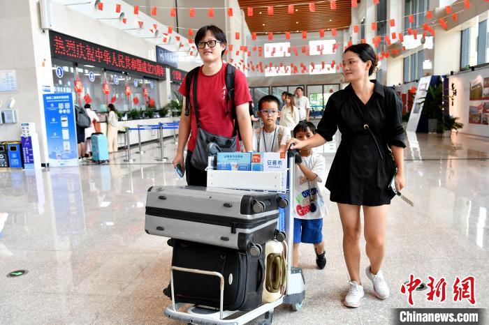 两岸“小三通”送台胞往返过中秋
