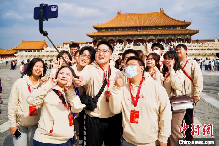 台湾青年在北京共度中秋：“团圆的方式有千百种”