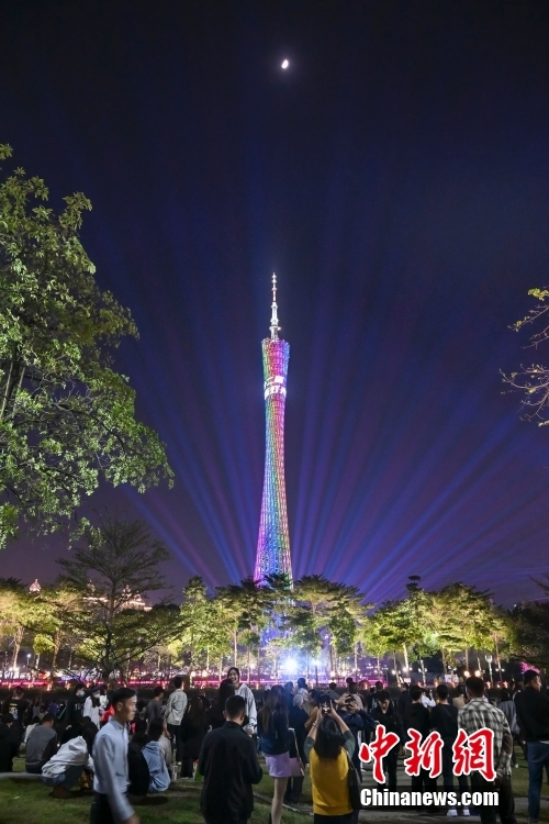 第十二届广州国际灯光节亮灯