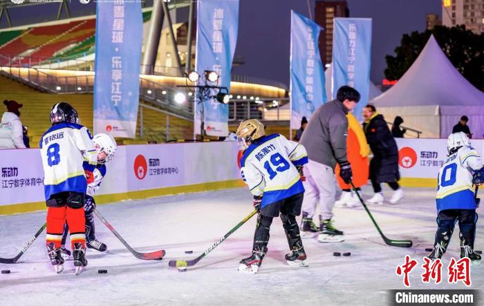 南京冬季消费火热上新：美食市集、冰雪运动提前激发节日“多巴胺”(图4)