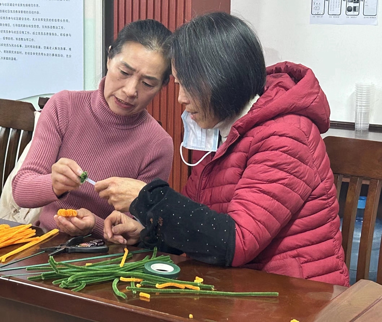 杭州黄家社区开展“喜迎春节，‘柿柿’平安”手工制作活动