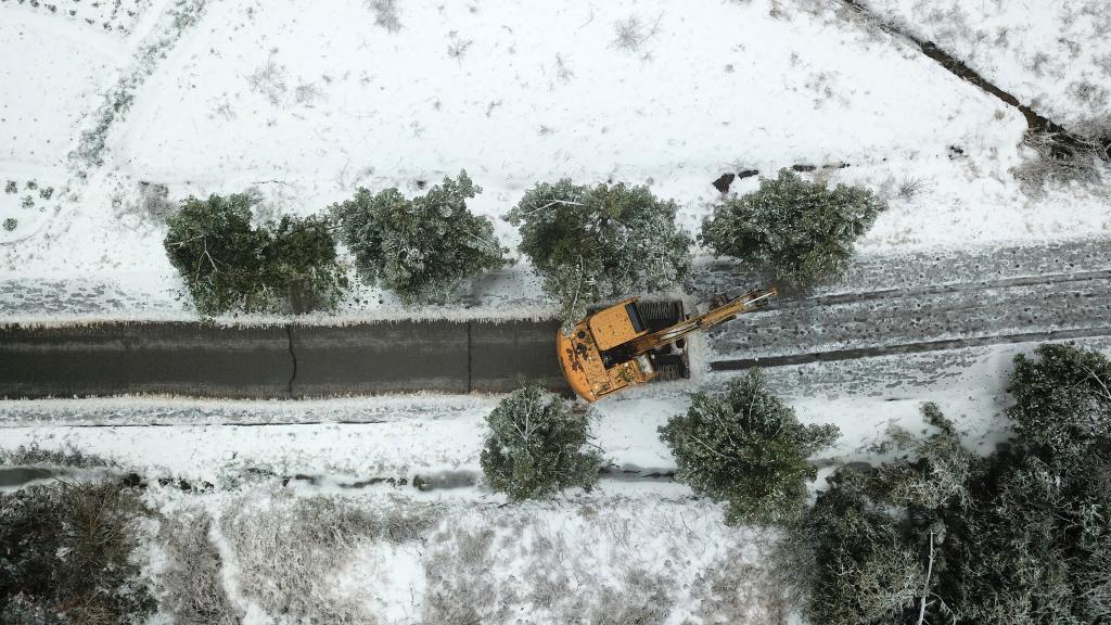 新华全媒+｜南方多地加强应对雨雪冰冻天气保障道路畅通