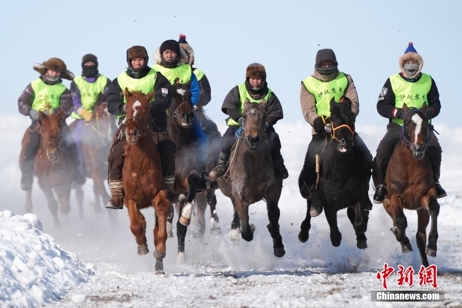 （十四冬）内蒙古呼伦贝尔：元宵节雪原赛马