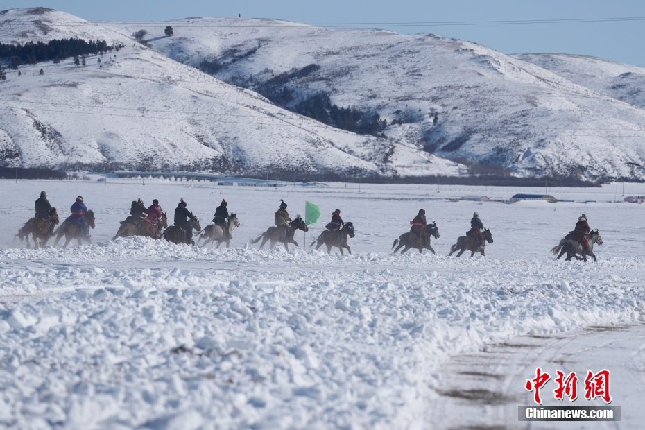 （十四冬）内蒙古呼伦贝尔：元宵节雪原赛马
