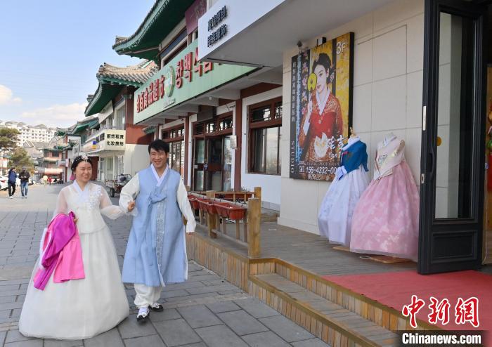 中国朝鲜族服饰旅拍爆火 民族服饰焕发新光彩