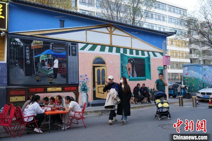 青海西宁：古街巷陌“烟火”升 抚舌尖暖心间