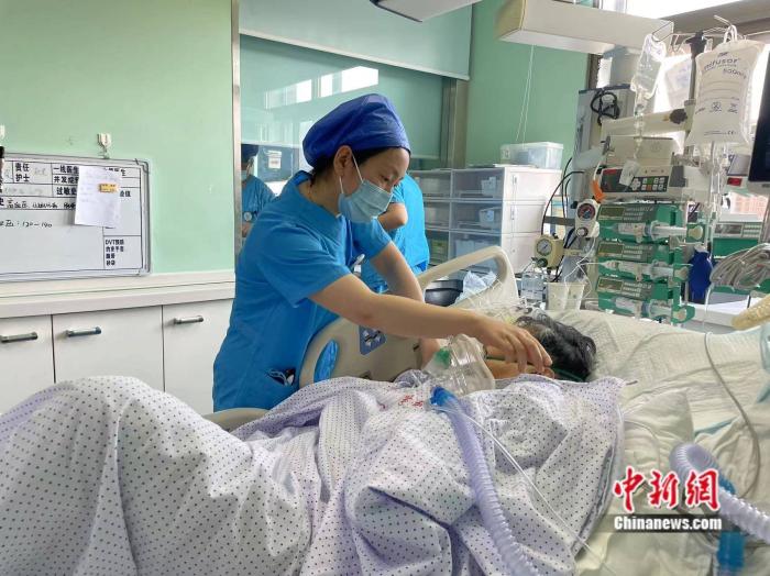 ICU护士：守护病人最后一道生命防线