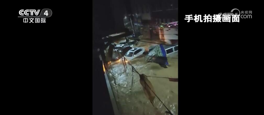 中国多地遭遇强降雨天气 相关部门启动应急响应