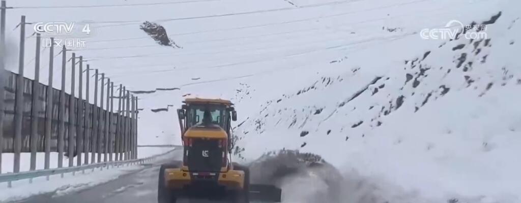 中国多地遭遇强降雨天气 相关部门启动应急响应