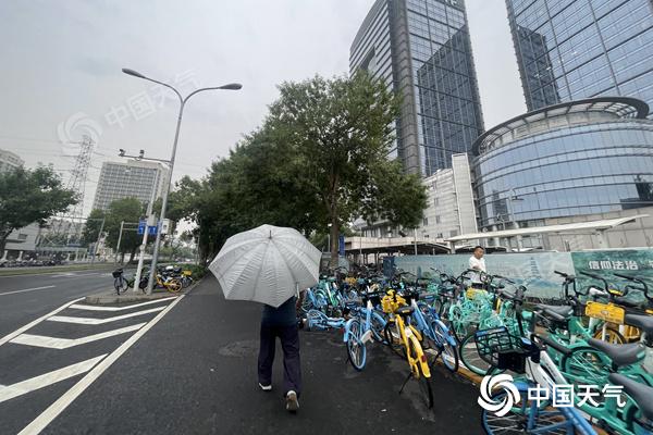 带伞！北京今天白天大部有阵雨 雨水送清凉最高气温26℃
