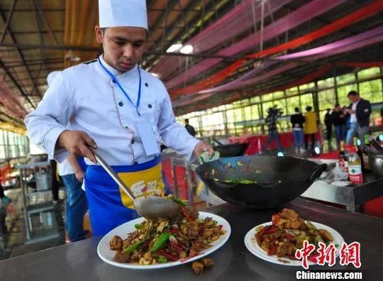 食为天·年味丨大盘鸡：新疆春节餐桌上的年味担当！