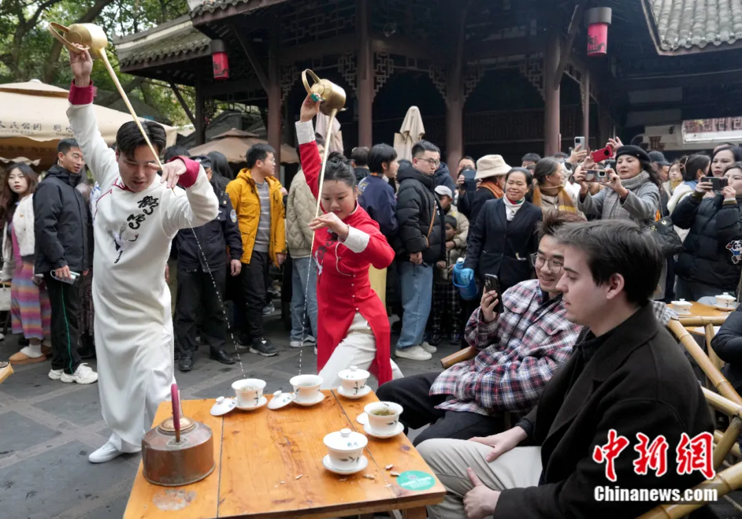 成都茶馆里，藏着中国年的味道