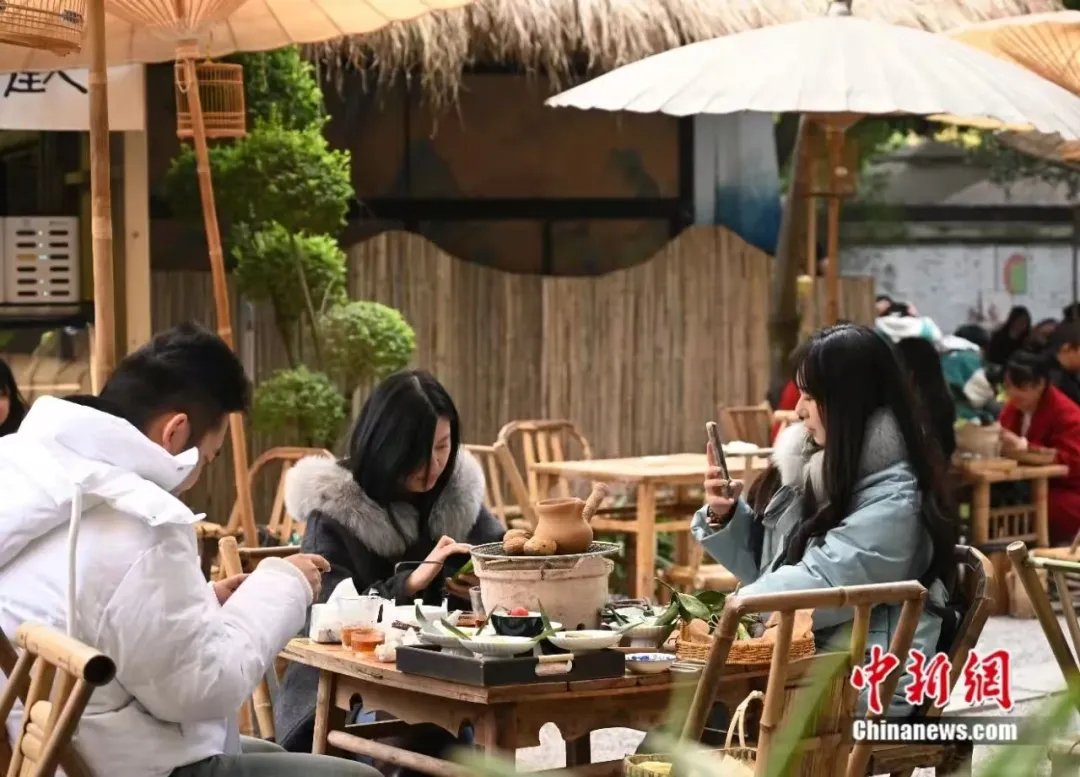 成都茶馆里，藏着中国年的味道