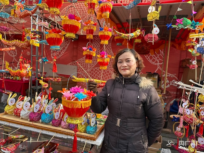 大市场看中国年 | 逛灯市、买花灯 灯火年年照金陵