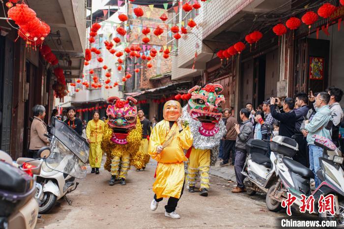 旅游市场“下沉” 年轻人乐探“宝藏小城”