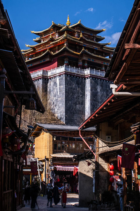 中国之城丨香格里拉：雪山和森林拥抱的高原之城