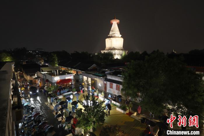 激发夜间经济活力北京妙应寺白塔将定期点亮