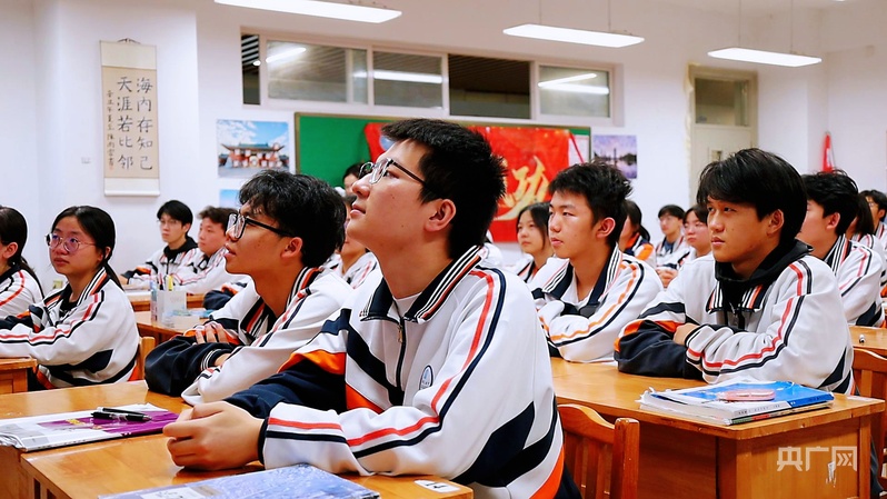 我的高考丨“特别的礼物”让“最后一课”温情满满
