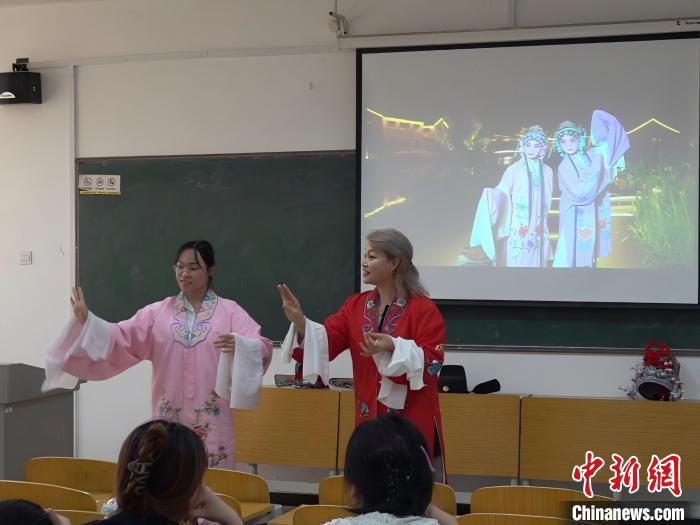 西安一高校开设戏曲鉴赏课 学生：“浸润式”感受戏曲之美