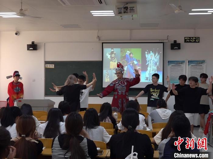 西安一高校开设戏曲鉴赏课 学生：“浸润式”感受戏曲之美
