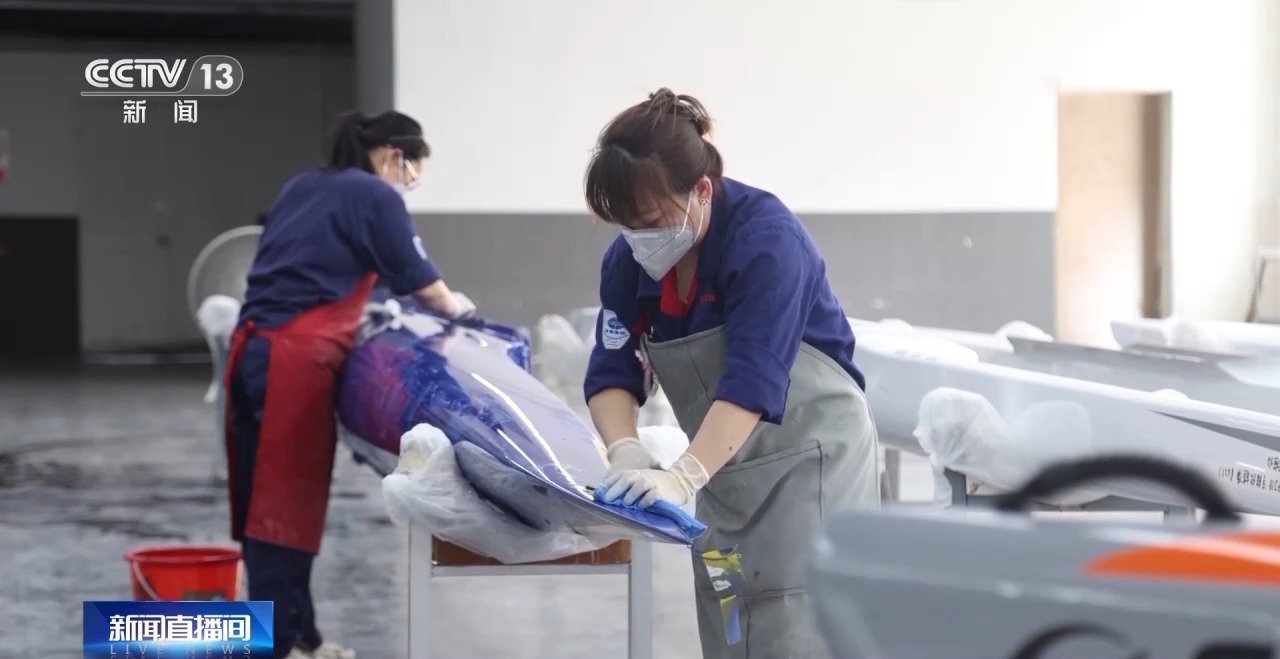 一块板撬动10亿市场！“亲水经济”爆火玩出夏日新热度