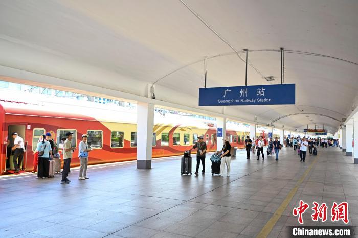 华南地区首趟适老舒适型旅游专列开行