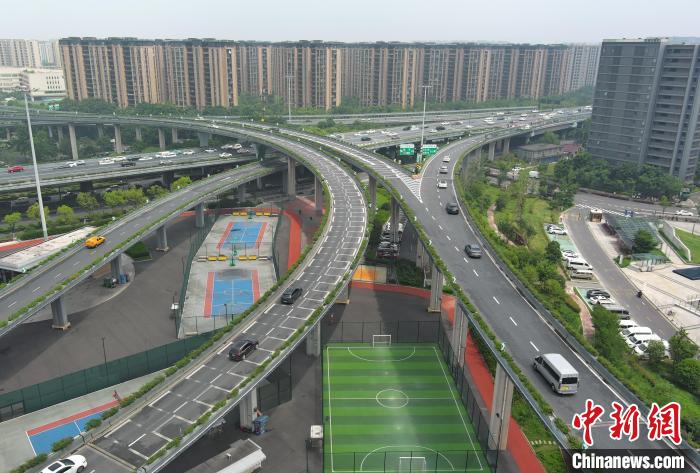 浙江杭州：桥下闲置空间变身“口袋体育公园”