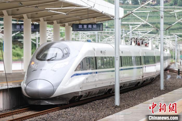 中国铁路实行新的列车运行图