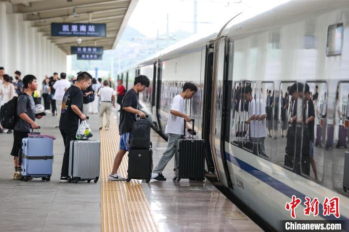 中国铁路实行新的列车运行图