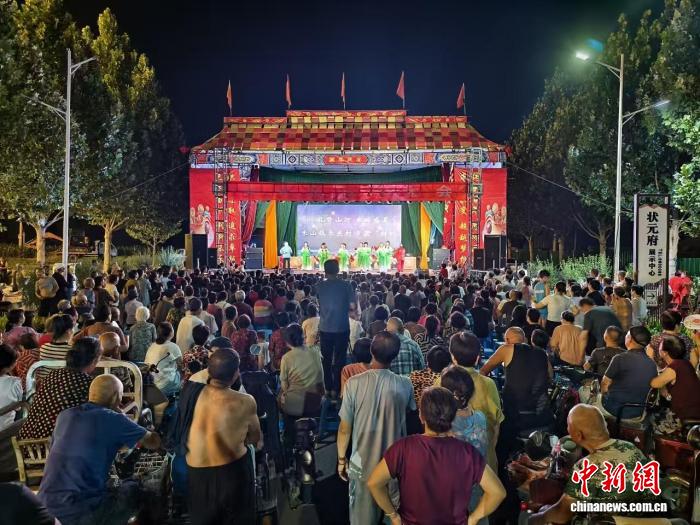 太行山小镇的“村晚”盛宴：从“一村一晚”到“全镇共欢”