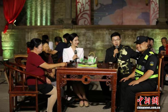 太行山小镇的“村晚”盛宴：从“一村一晚”到“全镇共欢”