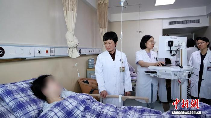 “最美医生”周坚红：守护“花样年华” 丈量科普长路