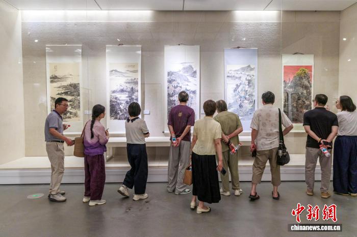 杭州两地民进开明画院联展启幕 88件作品共绘抗战记忆