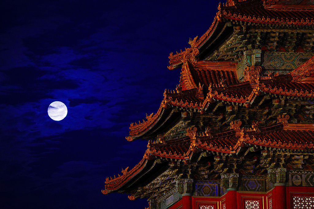 穿越古今共赴团圆！“超级月亮”和古建浪漫同框