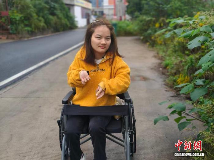 重度脑瘫女孩郭佳云:步步生花 用热爱照亮同路人