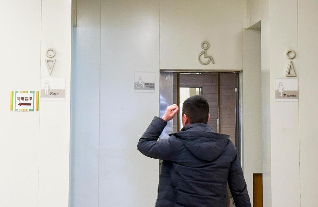 如厕先“猜”男女,公厕标识抽象化为哪般?