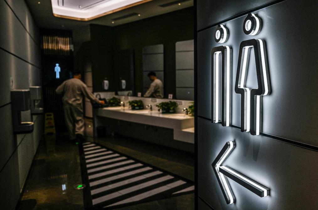 如厕先“猜”男女,公厕标识抽象化为哪般?