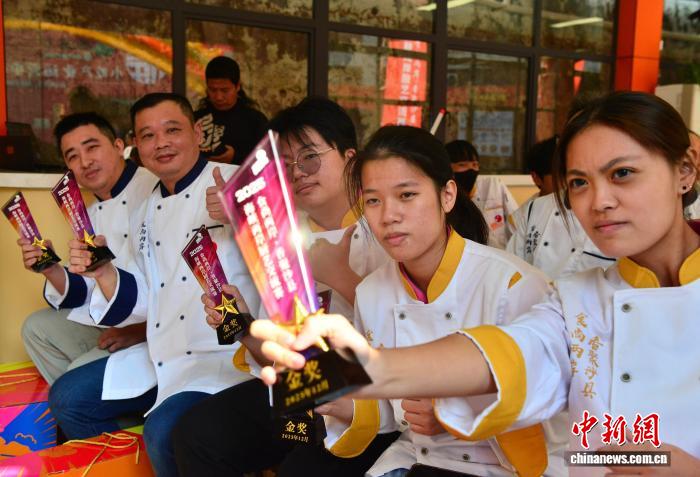 福建沙县：海峡两岸厨艺交流赛举行颁奖仪式