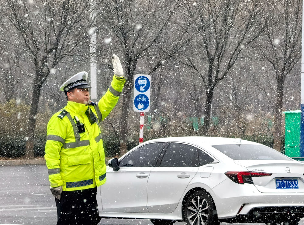 风雪无阻，温暖守护——各地多举措迎寒潮保民生