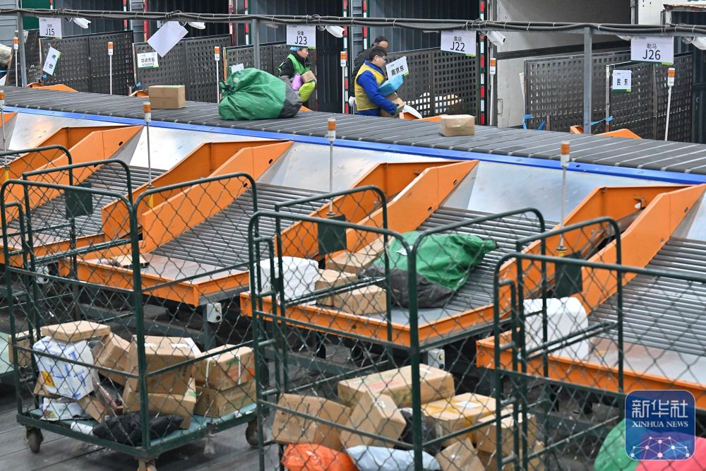 假日里的坚守 假日里的坚守