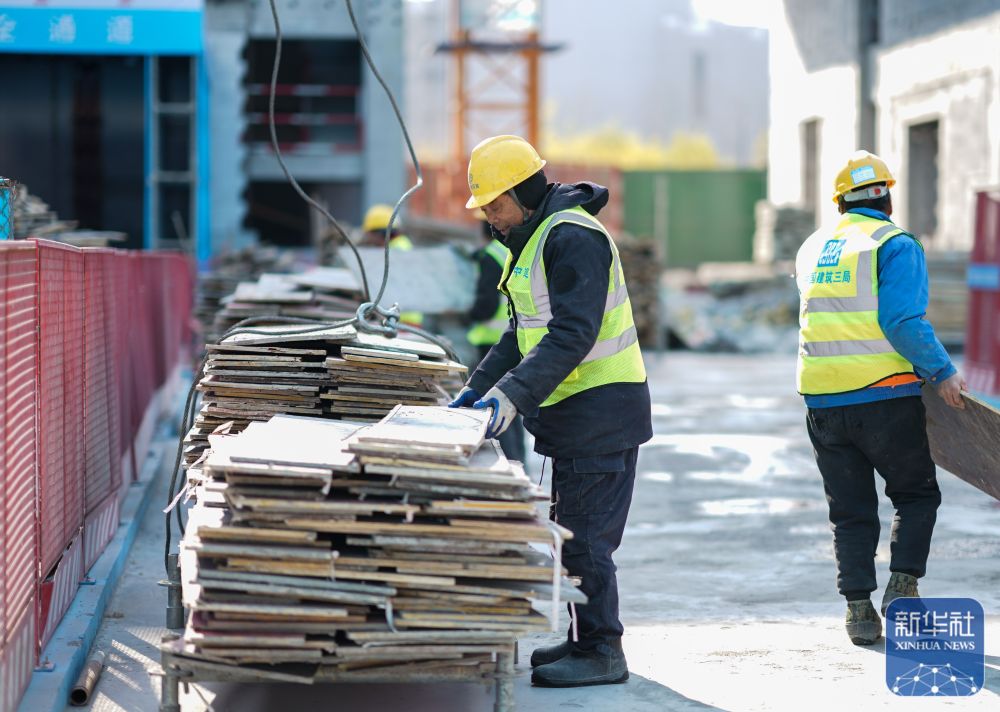 假日里的坚守 假日里的坚守