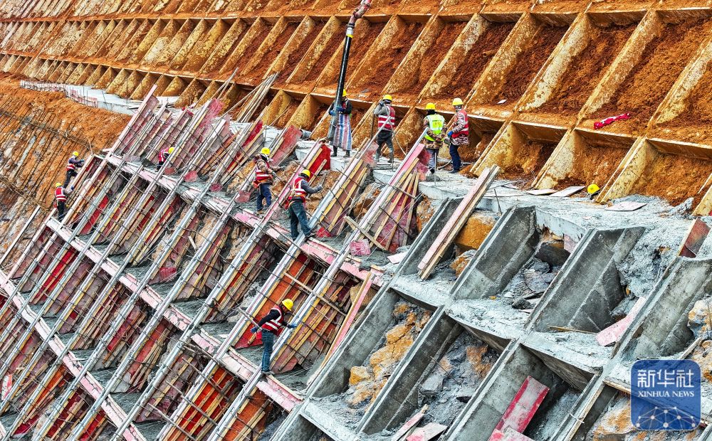 假日里的坚守 假日里的坚守