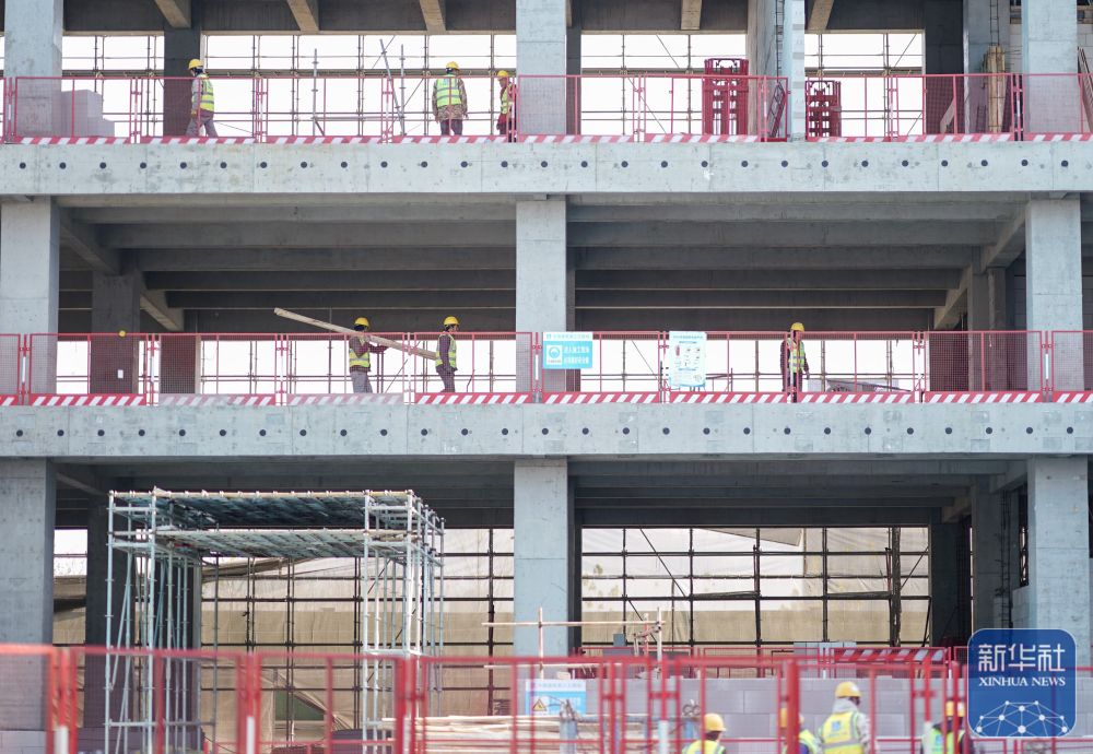 假日里的坚守 假日里的坚守